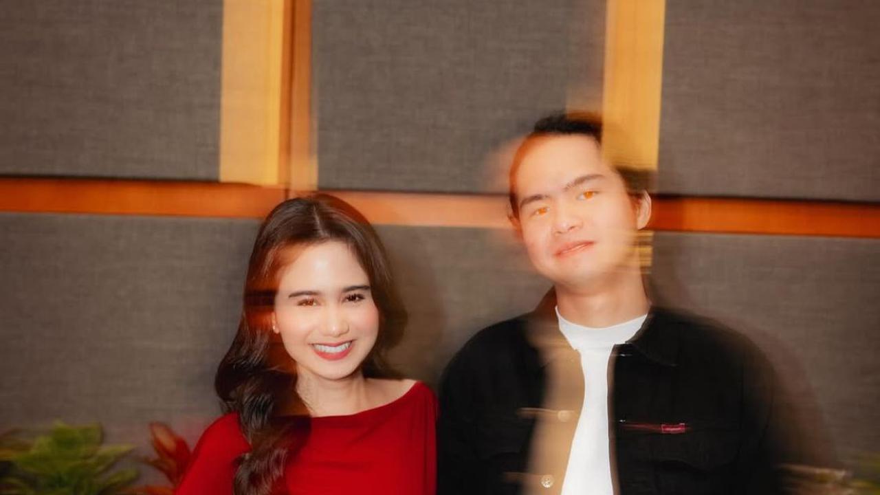 Potret Tissa Biani Memukau di Launching Film '7 HARI UNTUK KESHIA', Busana Merah yang Memesona