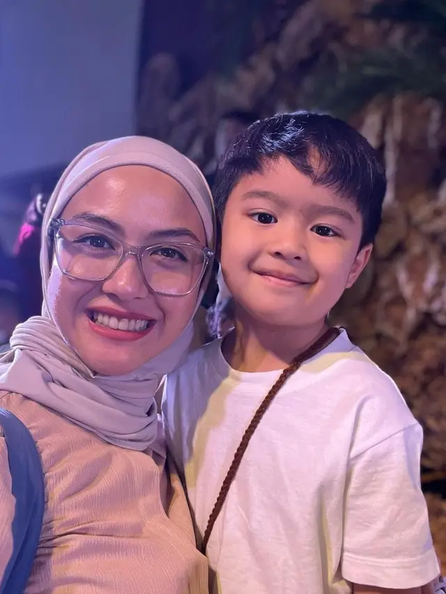 Potret Anak Laki-laki Revalina S Temat Punya Wajah Tampan