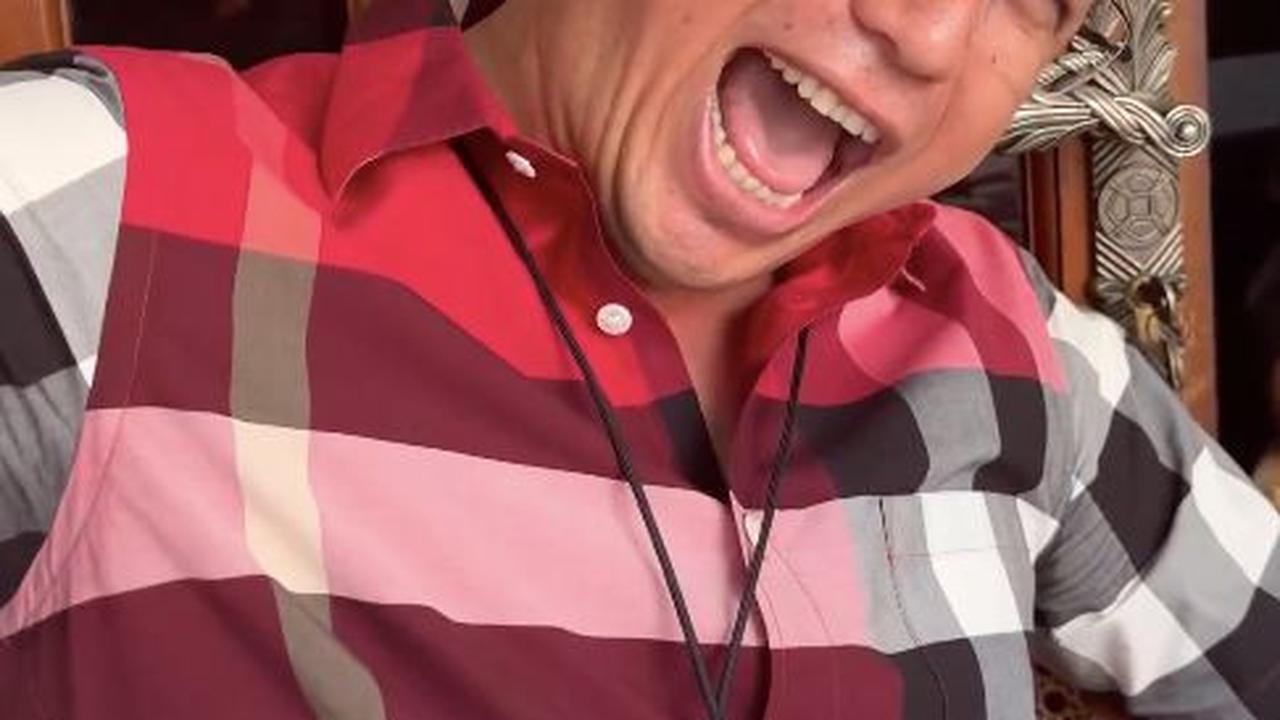 Perwira Polisi Nyanyi Lagu Dewa 19 di Depan Vokalis Aslinya<br>
