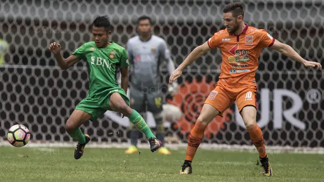 Wahyu Subo Seto dan Shane Smeltz