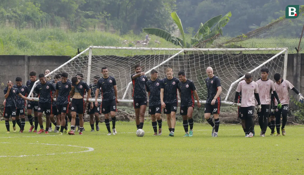 Pemain Persija Jakarta kembali menggelar sesi latihan di Nirwana Park, Sawangan, Selasa (18/10/2022). (Bola.com/M Iqbal Ichsan)