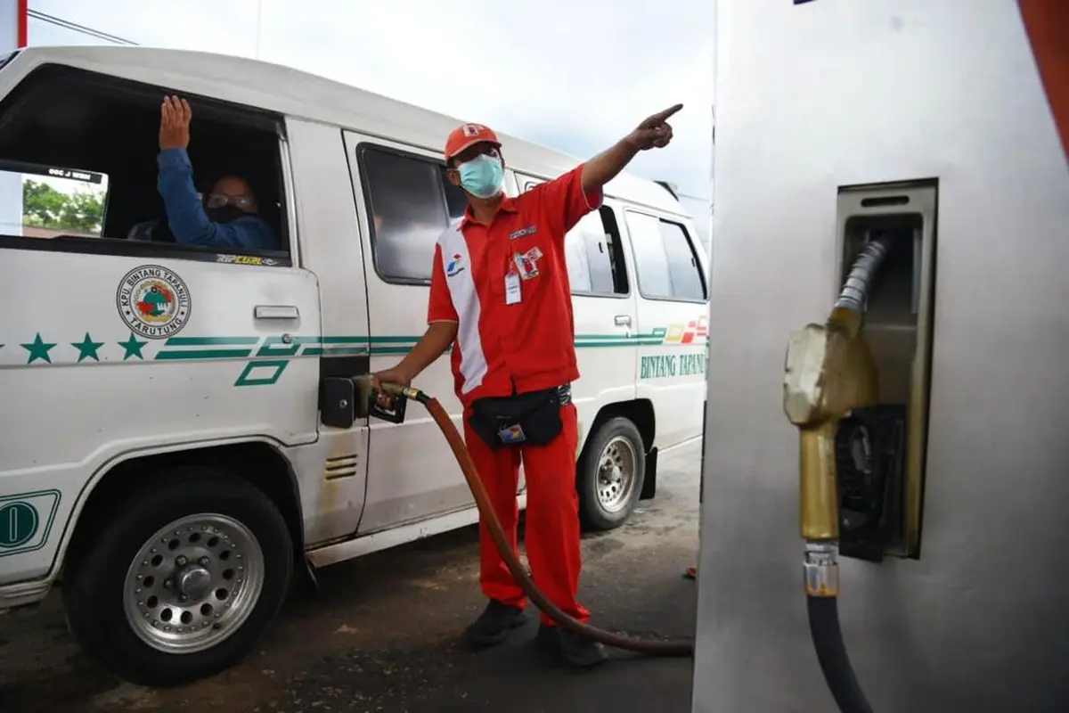 Pertamina meminta masyarakat yang ingin membeli BBM subsidi pertalite dan solar mendaftar ke website MyPertamina yakni https://subsiditepat.mypertamina.id/. Pendaftaran dibuka mulai 1 Juli 2022.