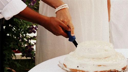 Kue pengantin buatan ibu pengantin | copyright Vemale.com