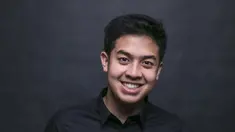 Memulai karier di YouTube dari kanal Nihongo Mantappu membuanya memiliki banyak penggemar. Gayanya yang sederhana berhasil membawanya masuk ke hati para penggemar. (Liputan6.com/IG/@jeromepolin).