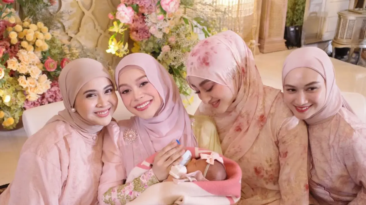 Geng Mamayu di Akikah Putri ke-3 Lesti Kejora tampil serba pink. [@marginw]