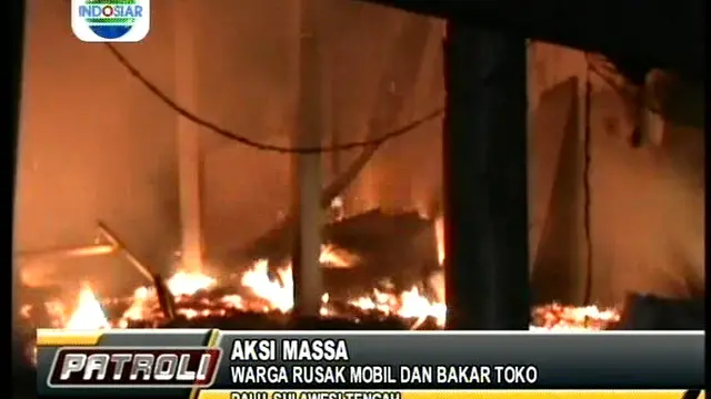 Aksi Massa, Warga Rusak Mobil dan Bakar Toko