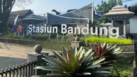 15 Rekomendasi Tempat Makan Enak di Bandung Dekat Stasiun, Ada Lontong Kari Legend sampai Nasi Timbel Lauk Sunda