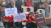 Massa RT-RW Kepung Balai Kota Tuntut Pemakzulan, Wali Kota Sukabumi Minta Maaf