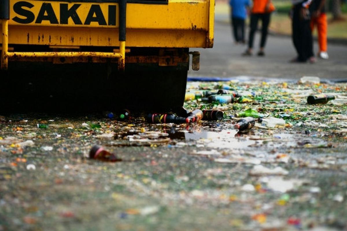 Pemusnahan 11.321 botol miras ilegal di Monas