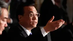 Perdana Menteri Cina Li Keqiang saat menghadiri pertemuan puncak tiga negara di Tokyo, Jepang (9/5). Pada pertemuan ini salah satu yang dibahas adalah mengenai program nuklir Korea Utara. (Kim Kyung-Hoon / Pool via AP)