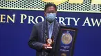 Deputy Chairman Lippo Group James T Riady meraih Lifetime Achievement Golden Property Award 2021 yang digelar 99 group dan Indonesia Property Watch (IPW) di Jakarta, Kamis (21/10/2021). IPW diselenggarakan secara independen dengan metode penilaian berbasis riset dan survei. (Liputan6.com/HO/Lippo)