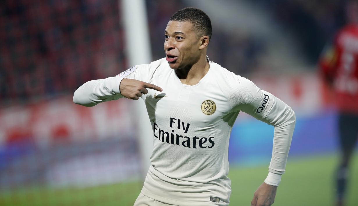 4. Kylian Mbappe (Paris Saint Germain) – Penampilan apik bersama PSG membuat pemuda Prancis ini menjelma menjadi salah satu striker terbaik di dunia. Pemain berusia 20 tahun ini diprediksi bakal mempunyai rating 91 di FIFA 20. (AP/Christophe Ena)