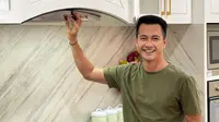 9 Potret Dapur Rumah Eza Gionino yang Mewah, Padukan Unsur Klasik dan Modern