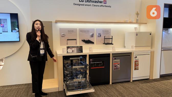 Lemari es baru LG dengan fitur Zero Clearance Hinge. (Liputan6.com/ Yuslianson)