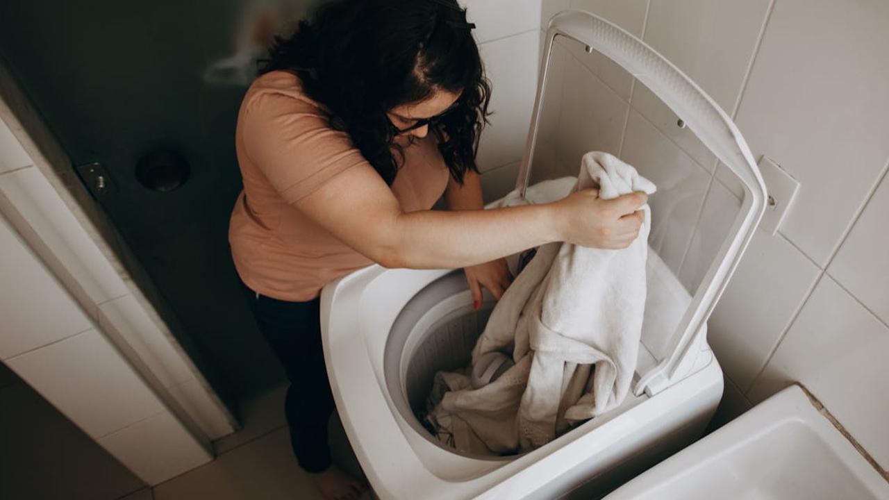 Tidak Perlu ke Laundry! Ini 3 Langkah Mudah Membersihkan Gorden Putih Dekil Jadi Kembali Seperti Baru Beli