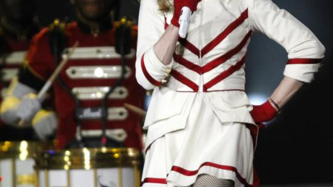 Aksi Madonna tampil energik di panggung