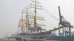 KRI Bima Suci saat bersandar di Pelabuhan Tanjung Priok, Jakarta Utara, Kamis (16/11). Kapal ini memiliki panjang 111,20 m, lebar 13,65 m, kedalaman draft 5,95 m, dan tinggi maksimal tiang layar 49 m dari permukaan dek atas. (Liputan6.com/Angga Yuniar)