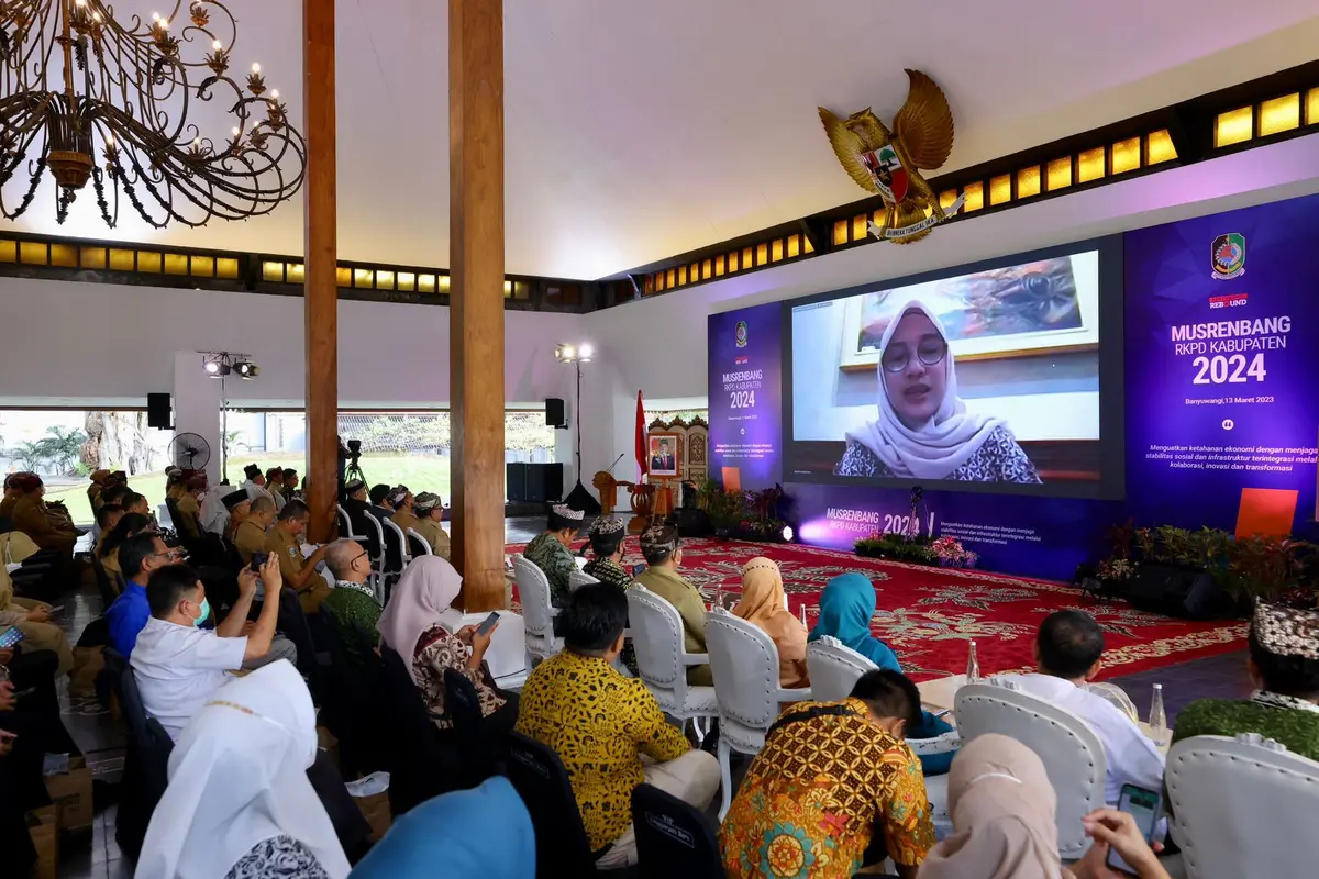 Bupati Banyuwangi Ipuk Fiestiandani berikan arahan secara virtual pada peluncuran Kampung Cerdik (Istimewa)