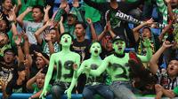 Aksi suporter Persebaya, Bonek Mania. (Bola.com/Aditya Wany)