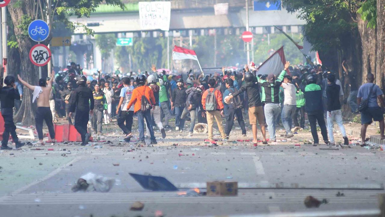 Demo Ricuh di Mako Brimob Solo, Polisi Tembakkan Gas Air Mata