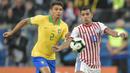 Thiago Silva menjadi pemain tertua di Timnas Brasil yaitu 37 tahun kurang empat bulan. Sempat beberapa kali tak dipanggil memperkuat  Selecao pada laga Kualifikasi Piala Dunia dan pertandingan uji coba, akhirnya ia bisa bergabung di Copa America 2021. (Foto: AFP/Raul Arboleda)