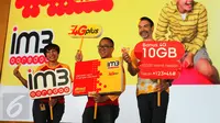 Ki-ka: Fidesia Noor, Division Head Data Product Marketing Indosat Ooredoo, Alexander Rusli, Presdir & CEO dan Andreas Gregori, Chief Marketing Officer saat launching layanan Indosat internet 4G LTE, Jakarta, Senin (30/11/2015). (Liputan6.com/Angga Yuniar)