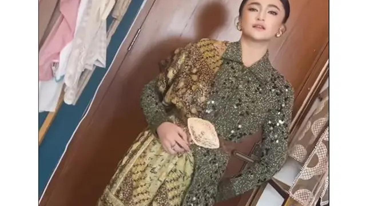 6 Potret Marshanda Dampingi Sienna Wisuda Kelulusan SD, Outfitnya Memukau