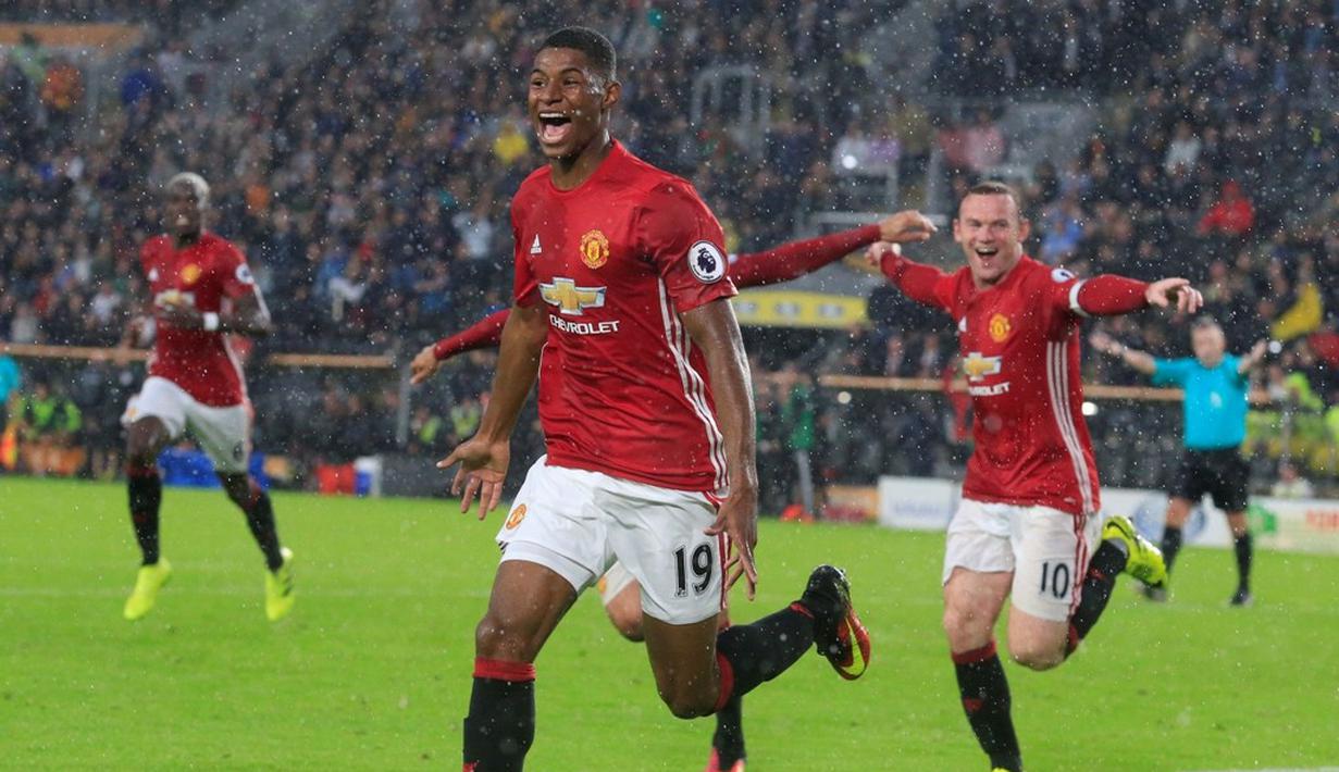 10. Marcus Rashford. Penampilan cemerlang penyerang muda Setan Merah, Marcus Rashford, menjadikan jersey-nya laris manis di pasaran. Penjualan jersey Rashford berada di peringkat 10 jersey terlaris Premier League. (AFP/Lindsey Parnaby)