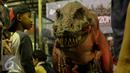 Mainan dinosaurus berukuran besar dipajang di salah satu sudut di Toys Fair 2015 di Balai Kartini, Jakarta, Minggu (16/8/2015). Pameran ini menampilkan 250 booth, mulai dari komik hingga perlengkapan cosplay. (Liputan6.com/Faizal Fanani)