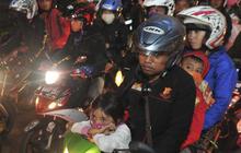 Potret lelah anak-anak pemudik sepeda motor