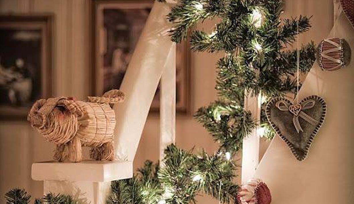 Sulap Tangga  Rumah Jadi Makin Cantik Dengan Dekorasi  Natal  