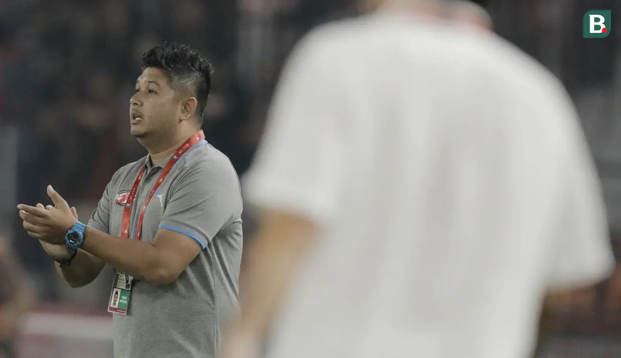 Pelatih Home United, Aidil Sharin, saat pertandingan melawan Persija Jakarta pada laga Piala AFC di SUGBK, Jakarta, Selasa (15/5/2018). Persija takluk 1-3 dari Home United. (Bola.com/M Iqbal Ichsan)