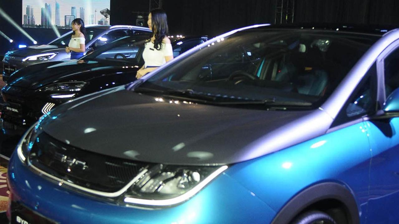 Sementara, BYD Dolphin merupakan mobil listrik compact hatchback.&nbsp;