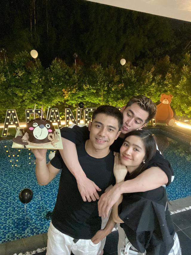 6 Potret Perayaan Ultah Riza Syah, Verrell Bramasta dan Febby Rastanty Beri Kejutan
