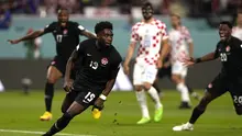 Pemain Timnas Kanada, Alphonso Davies melakukan selebrasi usai mencetak gol ke gawang Timnas Kroasia dalam laga matchday kedua Grup F Piala Dunia 2022 di Khalifa International Stadium, Doha, Qatar, Minggu (27/11/2022) malam WIB. (AP/Thanassis Stavrakis)