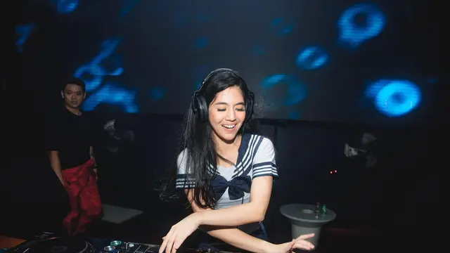 Viral Karena Disawer Ratusan Juta, Ini 7 Gaya DJ Una saat di Atas Panggung