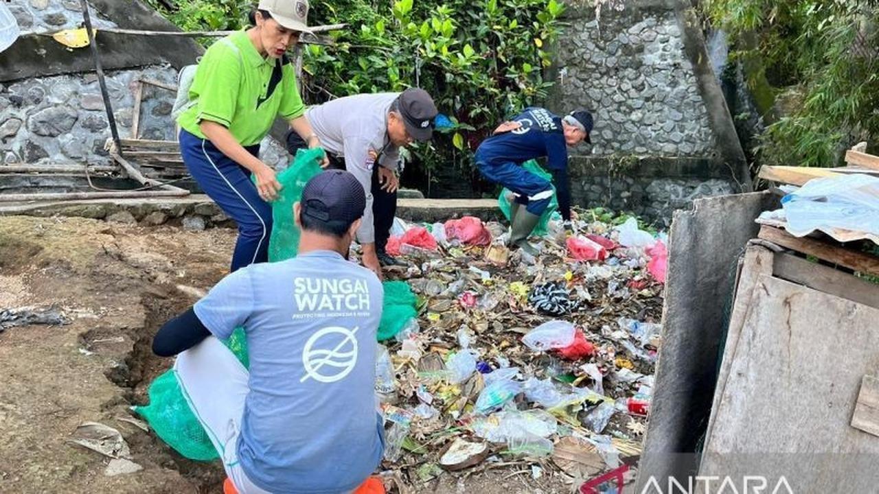 Warga Buleleng Gelar Aksi Bersih Sungai Peringati Hari Lahir Pancasila, Kumpulkan Ratusan Kilogram Sampah