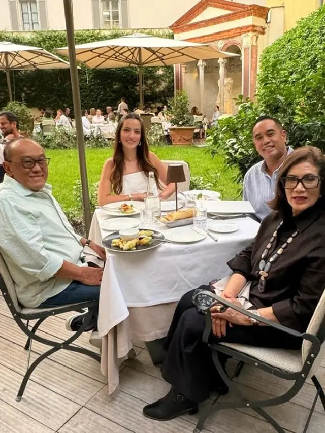 Nia Ramadhani dekat dengan Aburizal Bakrie (Instagram/ramadhaniabakrie)