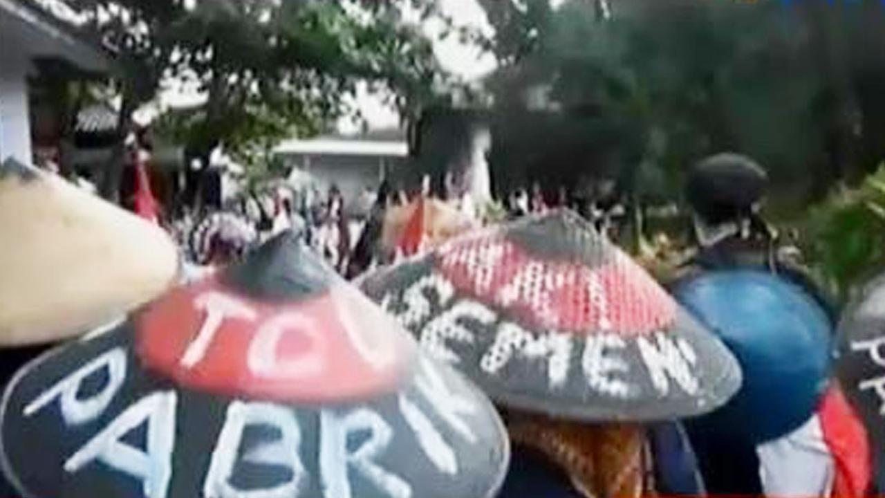 Demo Penolakan Pabrik Sem