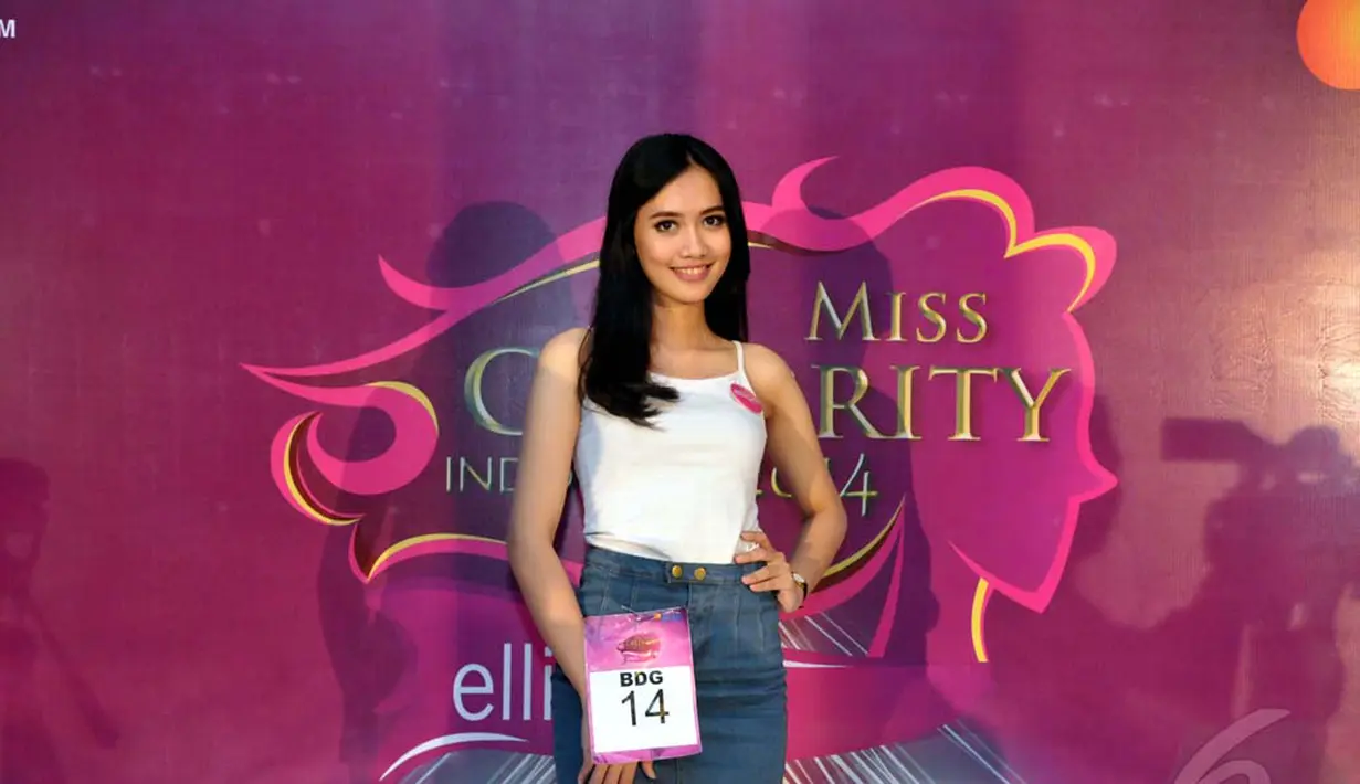 Peserta dengan nomor urut 14 berhasil masuk 10 besar Miss Celebrity 2014 asal Bandung, Bandung, Minggu (28/9/2014) (Liputan6.com/Panji Diksana) 