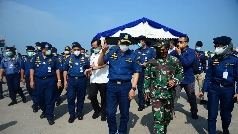 Menteri Perhubungan Budi Karya Sumadi dalam kunjungan kerjanya ke Pelabuhan Batu Ampar, Batam, Provinsi Kepulauan Riau, Kamis (25/2/2021). (Dok Kemenhub)