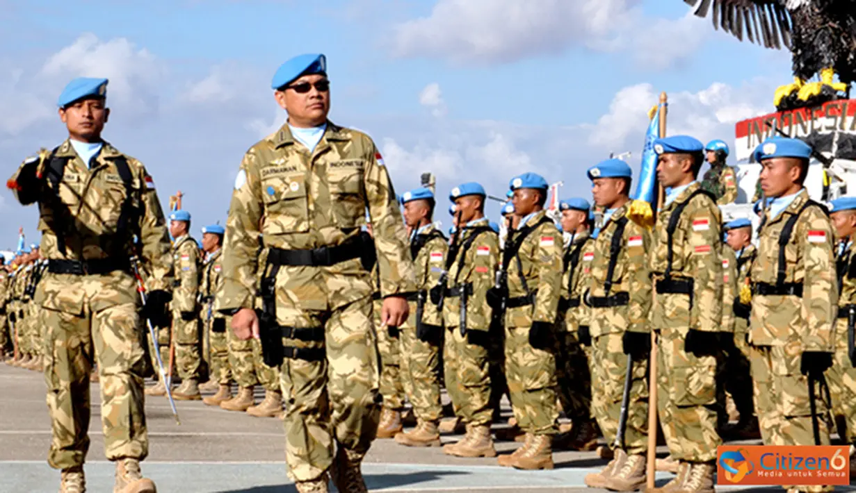 Citizen6, Lebanon: Komandan Kontingen Garuda Kolonel Adm Dharmawan Bhakti bertindak sebagai Inspektur Upacara dalam rangka HUT TNI ke-67 tahun 2012 di Markas Batalyon Mekanis Konga XXIII/F/UNIFIL, Lebanon Selatan, Jumat (5/10). (Pengirim: Badarudin Bakri)