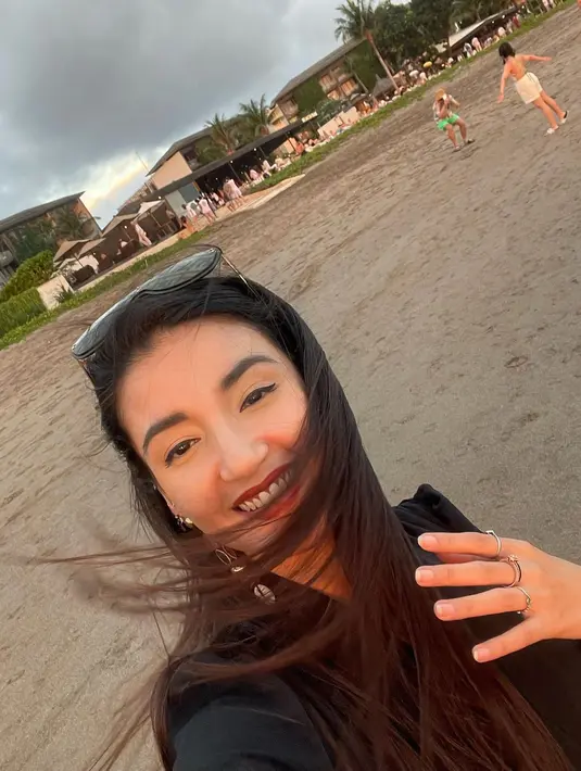 Setelah sekian lama diam dan kembali di usik, Tsania tidak tinggal diam. "Udah bagus saya diem aja gak dikasih ketemu anak, eh pake minta passport lagi maksa. Dikasih hati minta jantung ya," tulis Tsania. [Instagram/tsaniamarwa54]