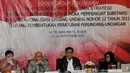 Menkumham Yasonna Laoly menggelar diskusi Focus Group Discussion (FGD) dengan sejumlah pakar hukum di Bogor, Jawa Barat, Rabu (26/10) malam. Forum itu bertujuan untuk menyusun program dan strategi reformasi regulasi. (Liputan6.com/Yoppy Renato)