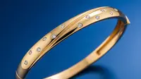 Pilih Gelang Emas Model Polos atau Berlian? Ini Plus-Minusnya