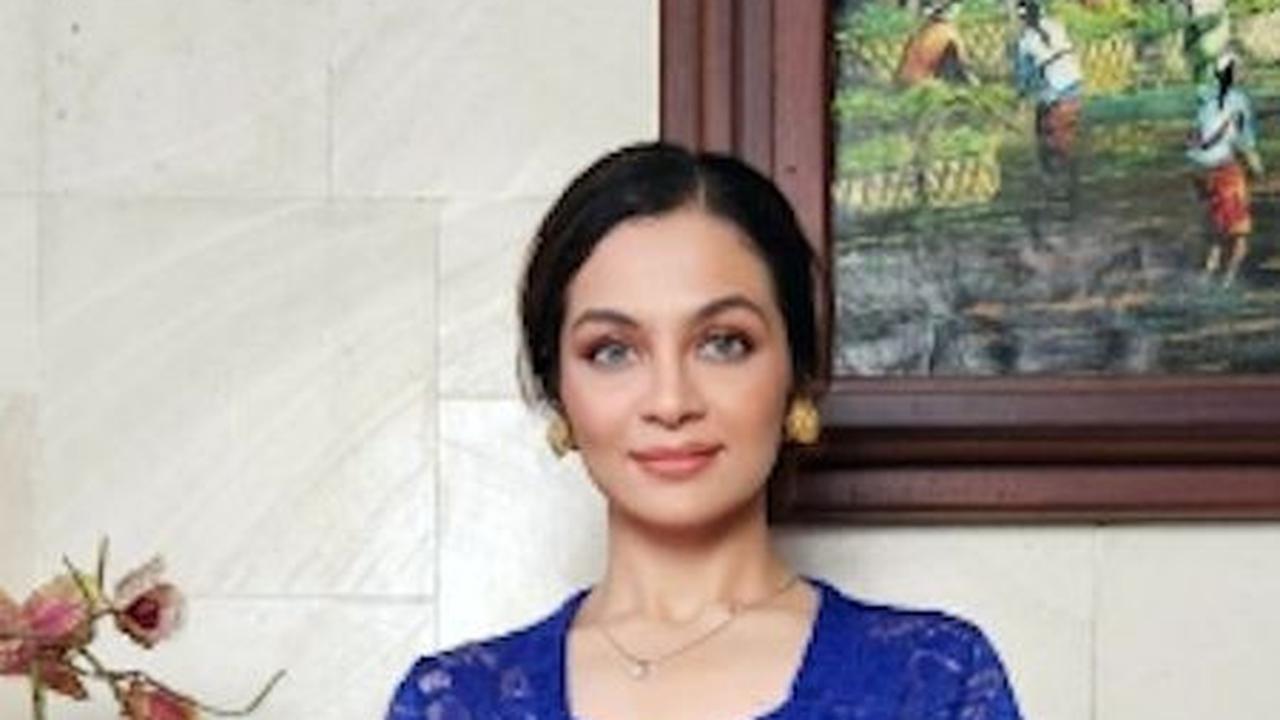 <b>Jasmine Kebaya Kutubaru Strecth Virginia dari Bali</b>