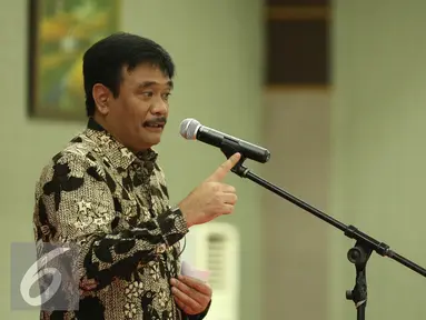 Wakil Gubernur DKI, Djarot Saiful Hidayat memberikan arahan kepada Forum Kewaspadaan Dini Masyarakat (FKDM) saat menghadiri silaturahmi sekaligus buka puasa bersama di Jakarta, Selasa (28/6). (Liputan6.com/Faizal Fanani)
