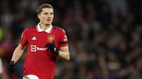 Pemain Manchester United, Marcel Sabitzer berlari saat laga pekan ke-22 Liga Inggris 2022/2023 melawan Crystal Palace di Old Trafford, Manchester, Sabtu (04/02/2023). Ini merupakan laga debut Sabtizer setelah dirinya didatangkan dari Bayern Munchen dengan status pinjaman pada bursa transfer Januari 2023. Ia dimasukkan oleh pelatih Erik ten Hag untuk memainkan laga debutnya menggantikan Antony pada menit ke-81. (AP Photo/Dave Thompson)