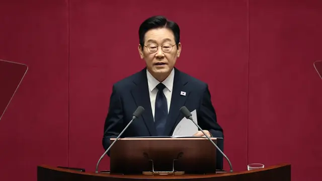 Presiden Korea Selatan Lee Jae Myung menyampaikan pidato tahunan di hadapan Majelis Nasional di Seoul, Selasa (4/11/2025).