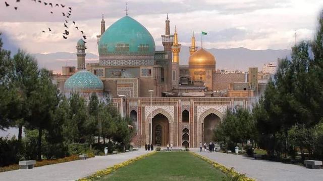 Masjid Goharshad di Iran dengan kubah dilapisi emas
